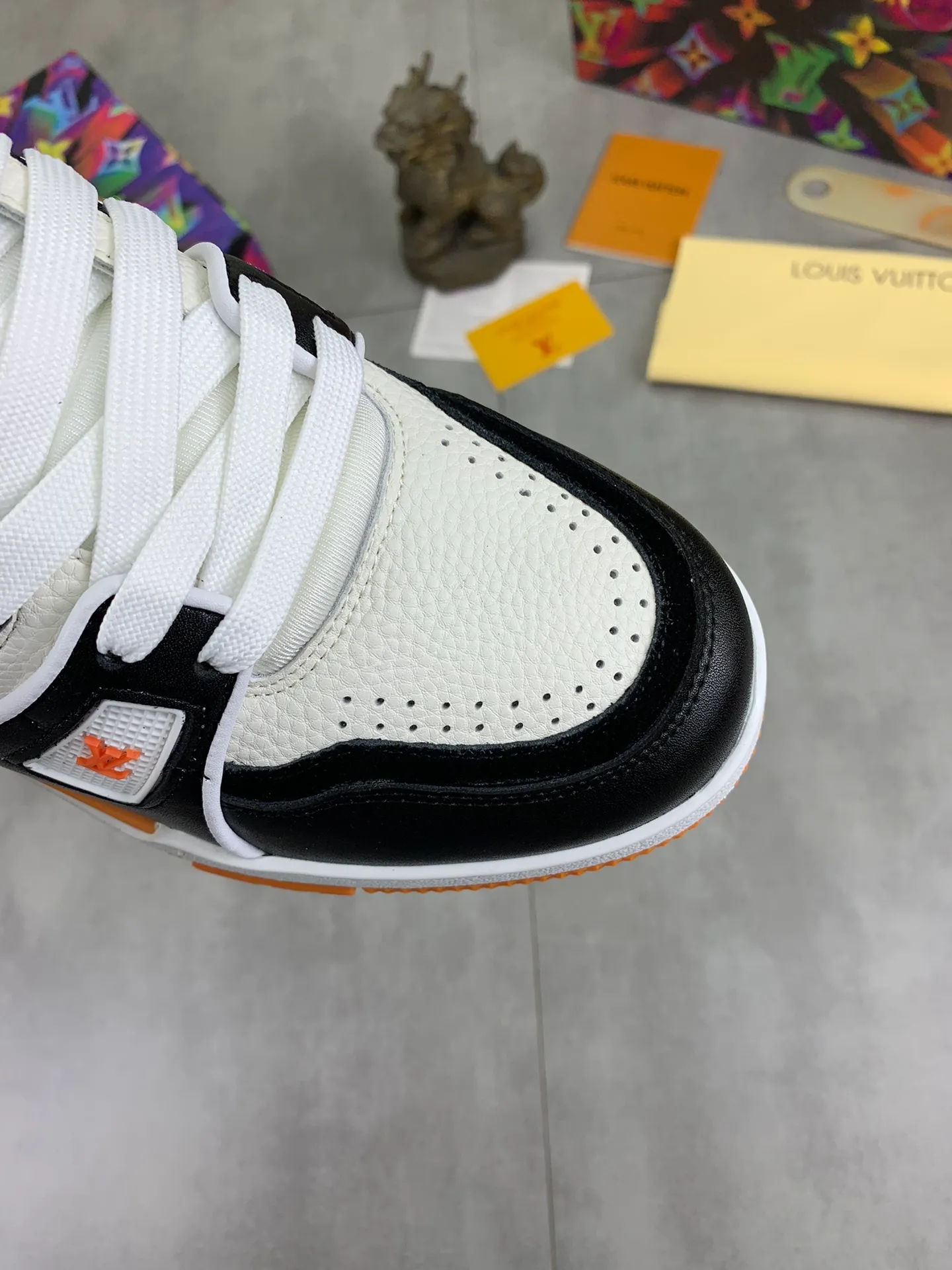 Men's shoes 💰P580 New style 💰💎💎Latest color High version 2025Louis*Vuitto* LV Traine Catwalk TRAINER outsole and fabric private model A shoe that definitely costs a lot of money and effort. This series was designed after the arrival of Vifgil. It is favored by many fans every season. Original TPU outsole Original packaging Men's size: 38-45 (46 can be customized) Color: 3️⃣ colors available (available from stock, super fast delivery)